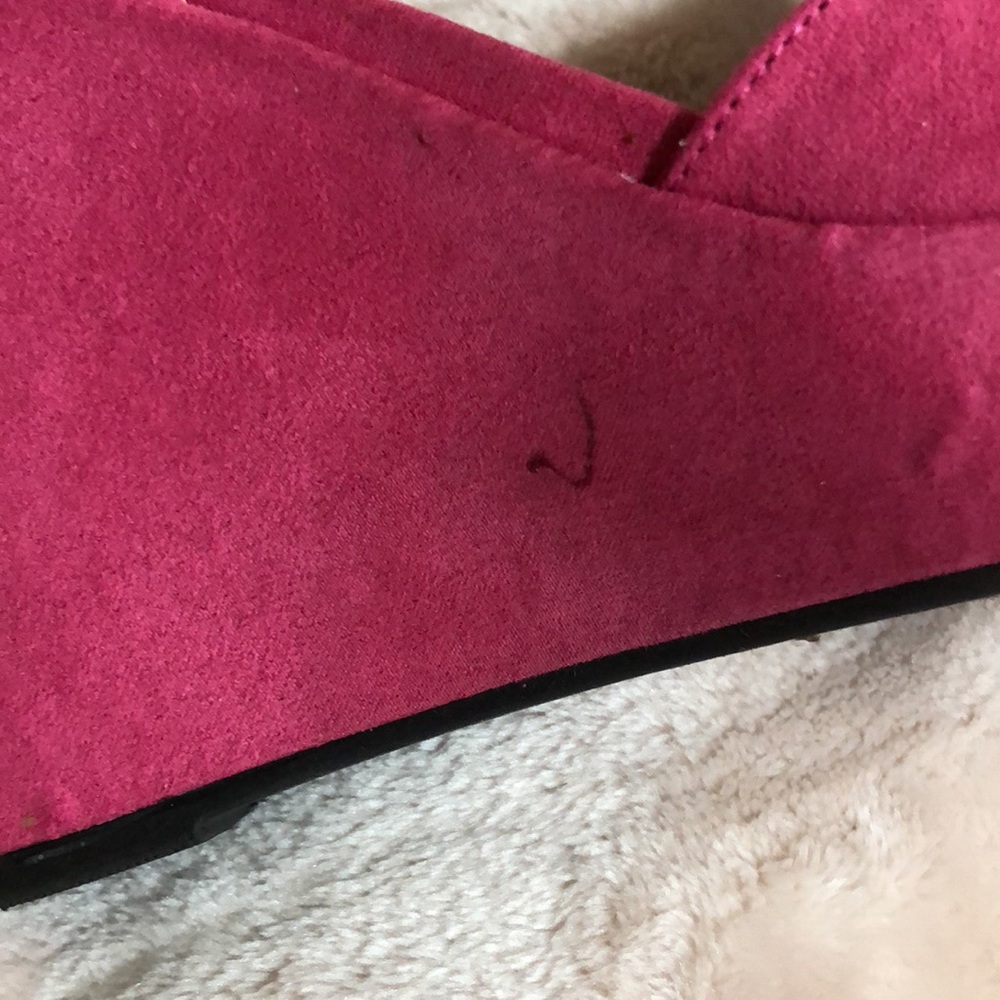 Styluxe Bright  fuchsia platforms. Brushed suede feel. - Picture 7 of 12